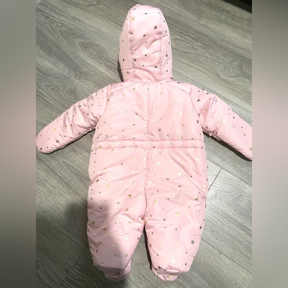 NWOT 0-3 Months girl pastel pink snowsuit with gold stars and hood❄️Very warm! - Picture 4 of 8